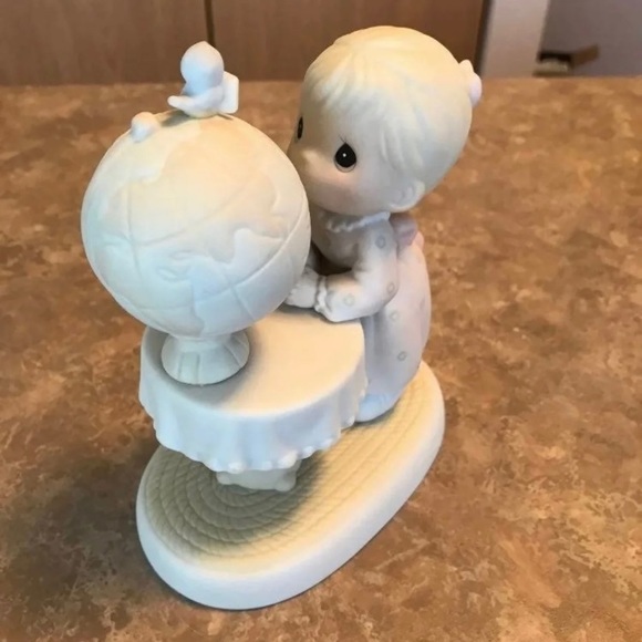 Precious Moments Figurine - Picture 2 of 4